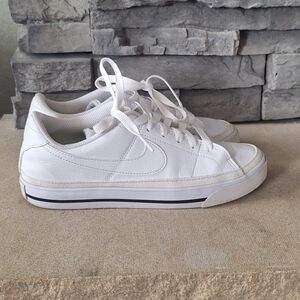 Women's Court Legacy Leather Sneaker